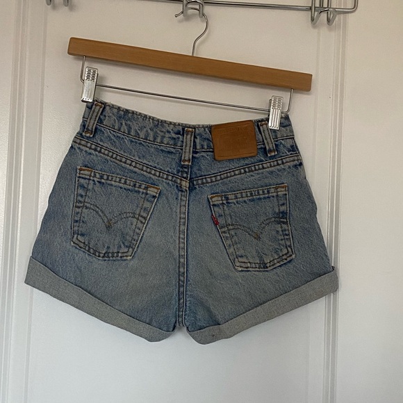 High rise Levi shorts - Picture 3 of 3